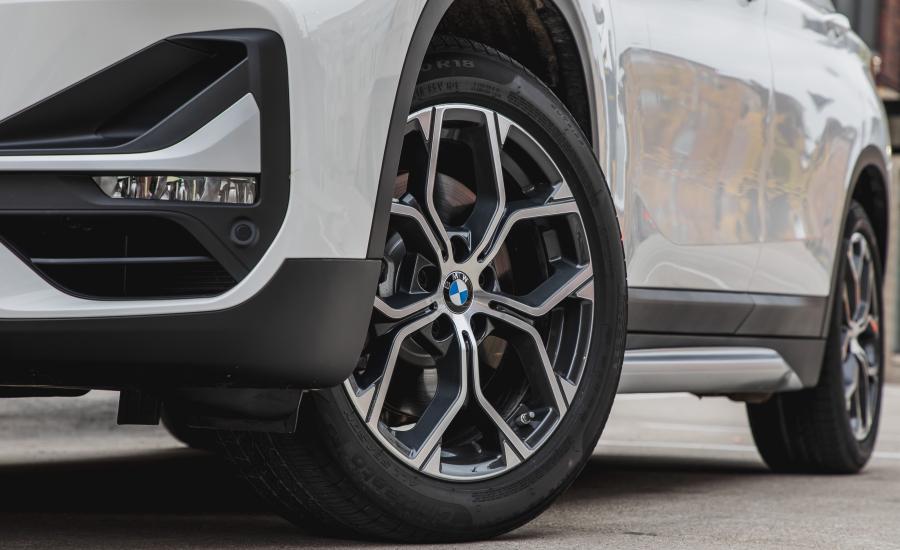 Колеса BMW X1 xDrive28i xLine (F48) 2019 года  (NA) (фото 3 из 11)